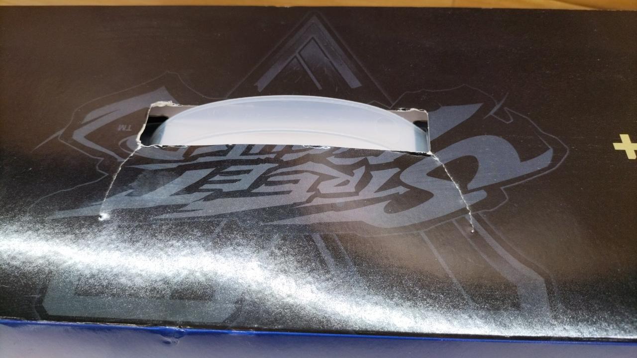 箱に破れあります。