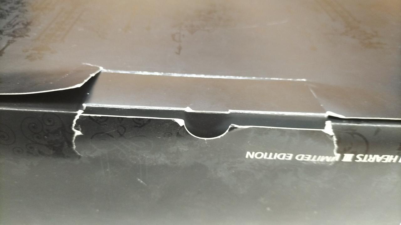 箱に破れあります。