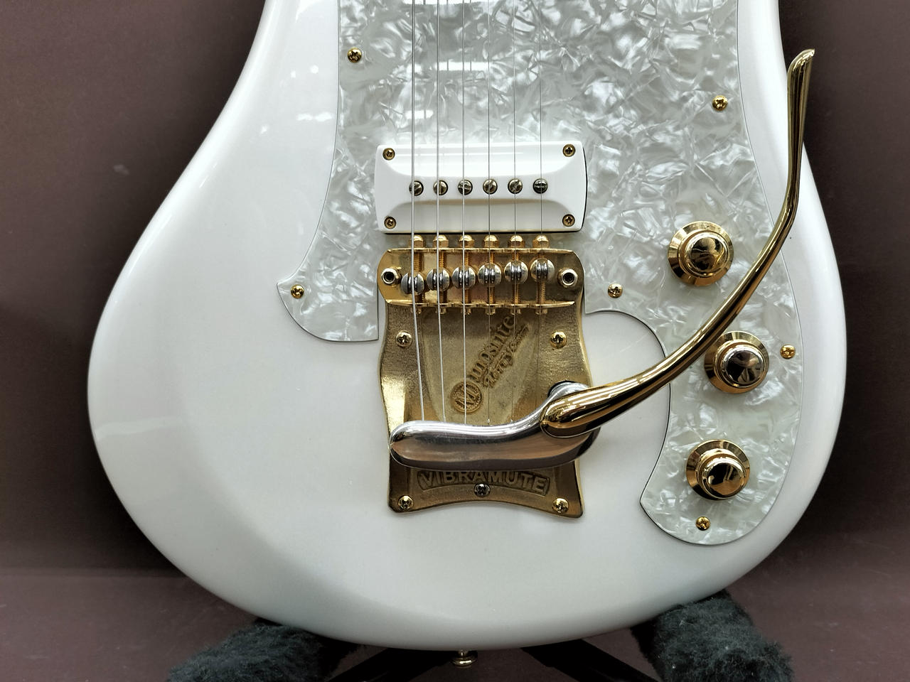 Mosrite モズライトエレキギター ホワイト ハードケース付き モズライト(MOSRITE)|エレキギター|HARDOFFオフモール（オフモ