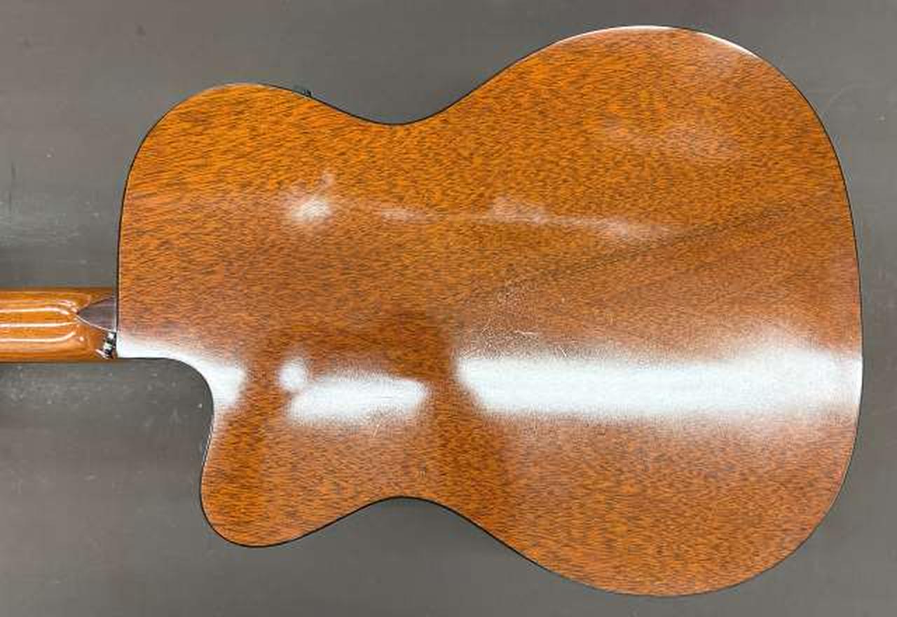 バックにバックルキズ