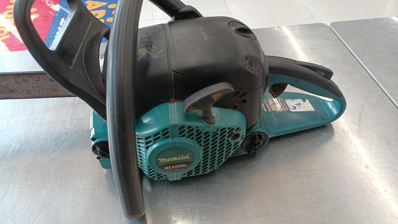 Makita - マキタMEA4300 マキタ MEA4300L 400mm エンジンチェーンソー 42.4mL【送料無料】