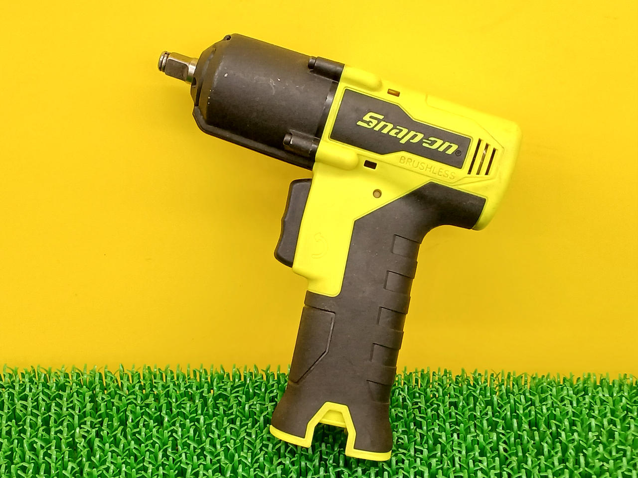 Snap-on 電動インパクトレンチ バッテリー・充電器付きスナップオン 