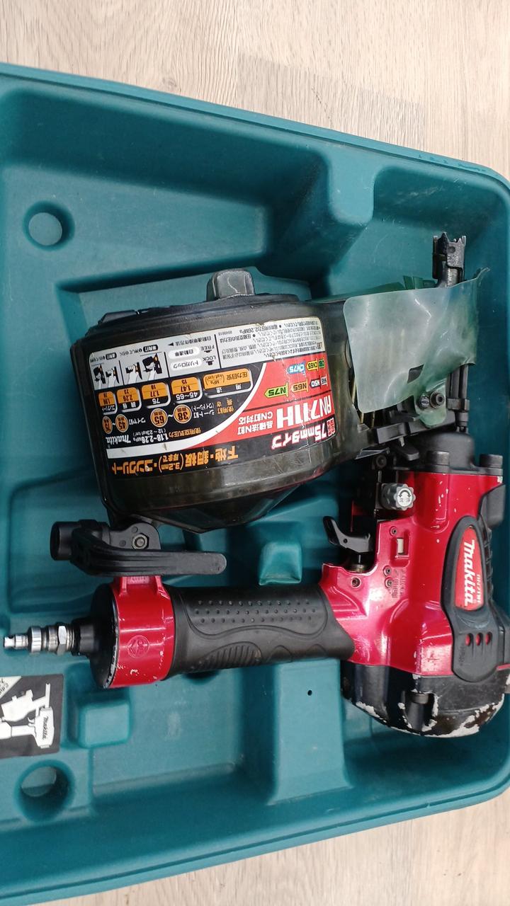 マキタの高圧エア釘打機　AN711H Amazon | マキタ(Makita) 75mm 高圧エア釘打 ワイヤ75mm シート