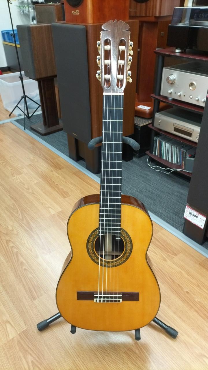連休特価★クラシックギター 中出輝明　C-20 手工ギター　美品 連休特価☆クラシックギター 中出輝明 C-20 手工ギター 美品