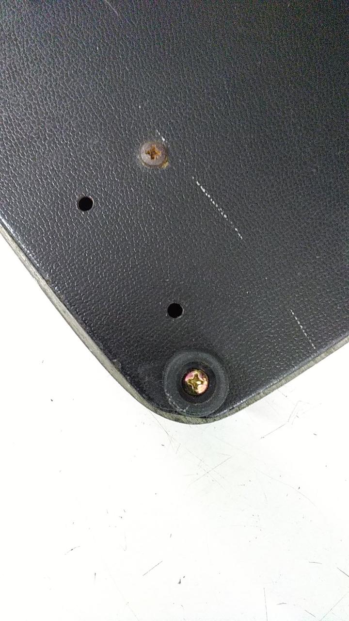 脚が一個欠品の為代用品を付けました