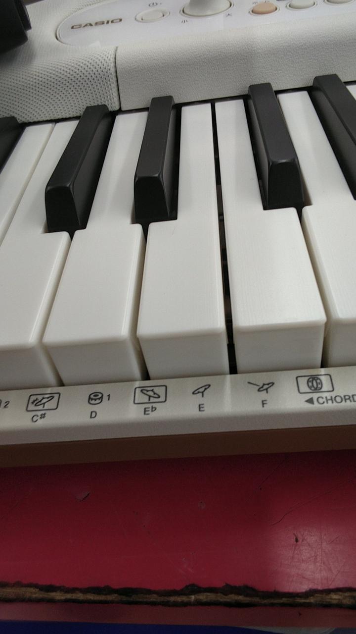 カシオ電子ピアノ　ホワイト　【LK114】 キーボード（台付き） Amazon | カシオ(CASIO)光ナビゲーション電子キーボード LK-520