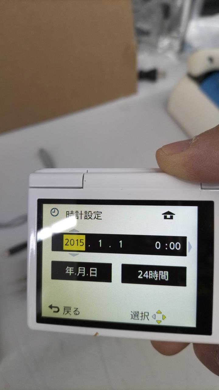 液晶の左側に黄ばみが出ている