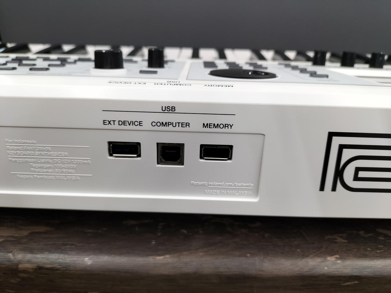 Roland シンセサイザー　RS-101 通電のみ確認　ジャンク品 Yahoo!オークション -「roland sh101」の落札相場・落札価格