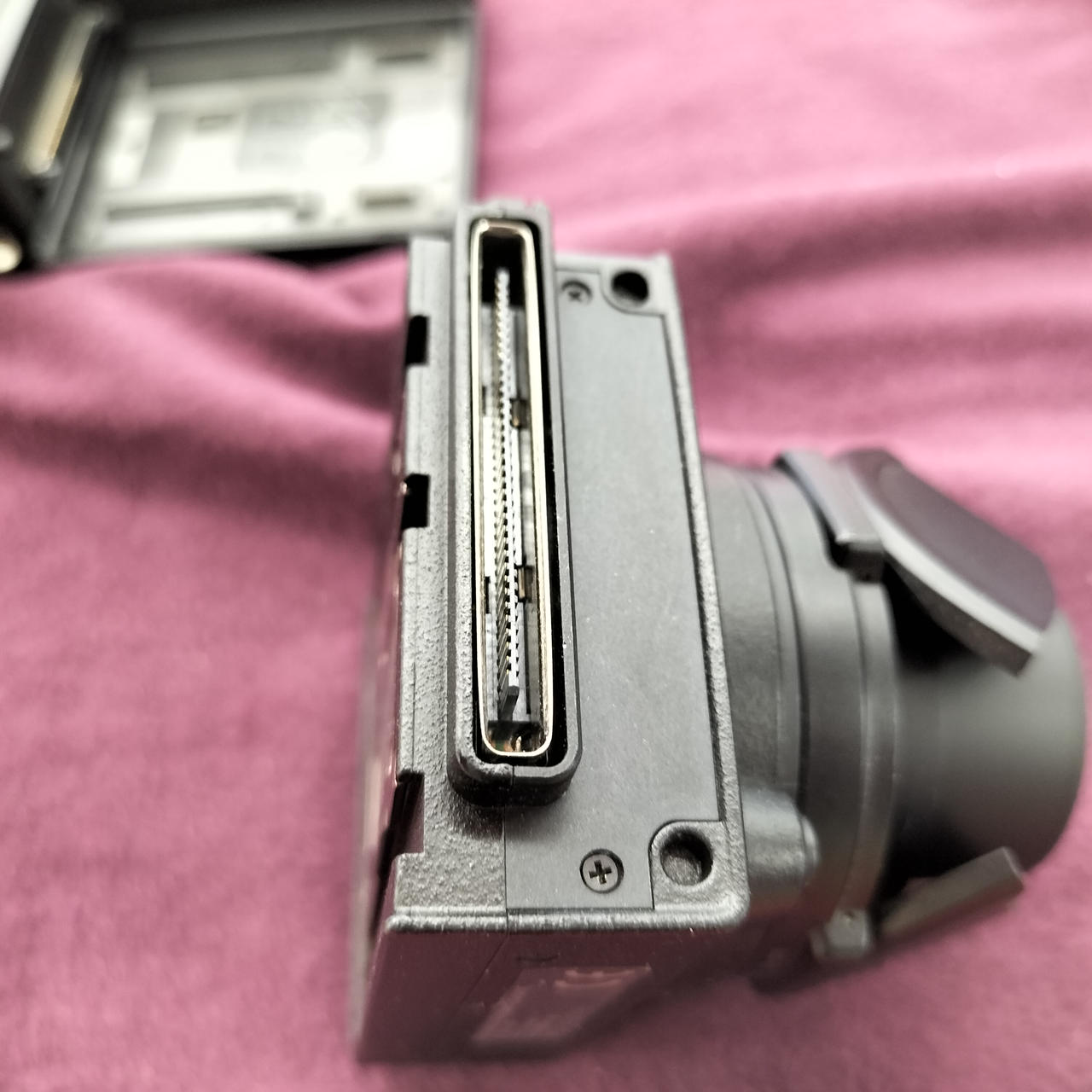 RICOHカメラ ASCII.jp：リコー「RICOH R8」