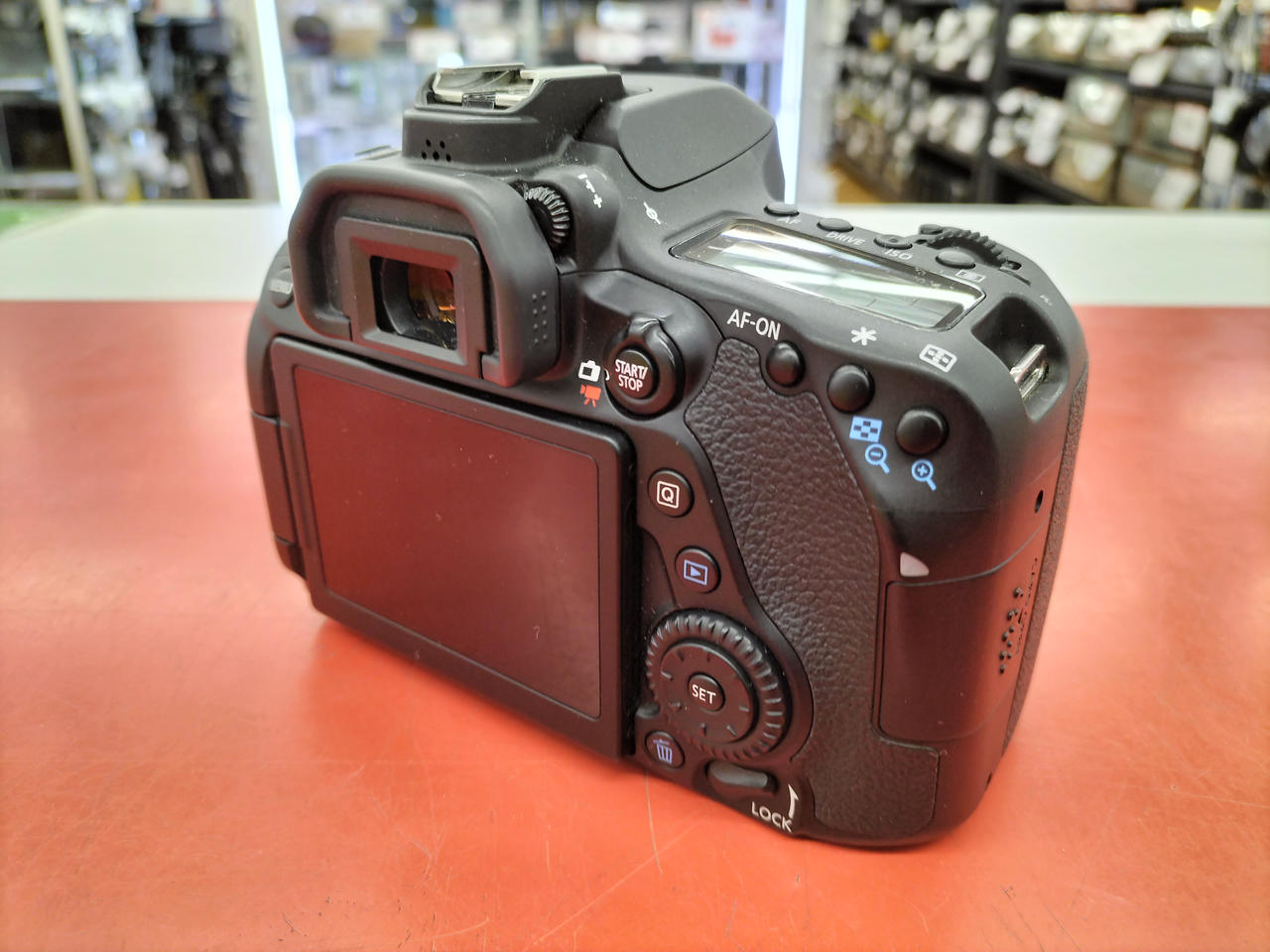 美品 Canon 80D ダブルズーム + マクロレンズ 楽天市場】【中古】【1年保証】【美品】Canon EOS 80D ダブル