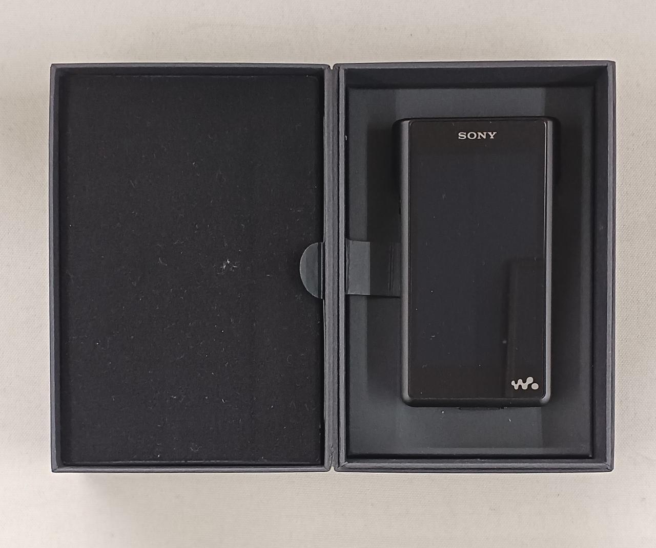 本体を保護するスポンジが欠品しています