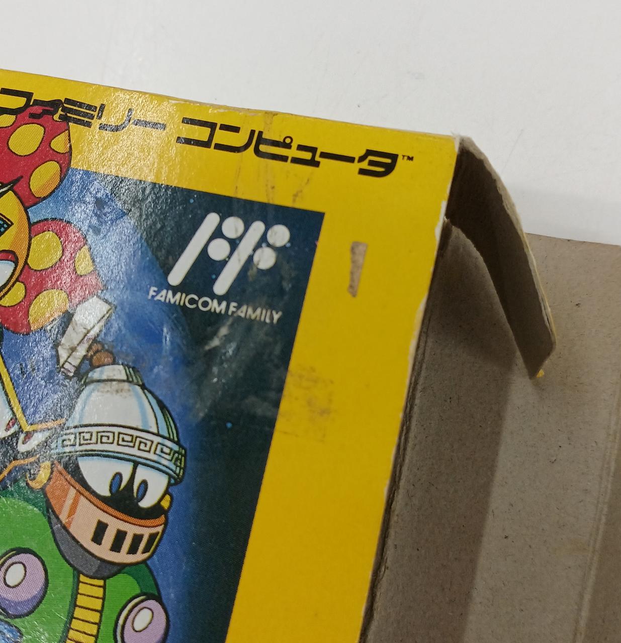 ファミコンマーク部分に汚れあります。