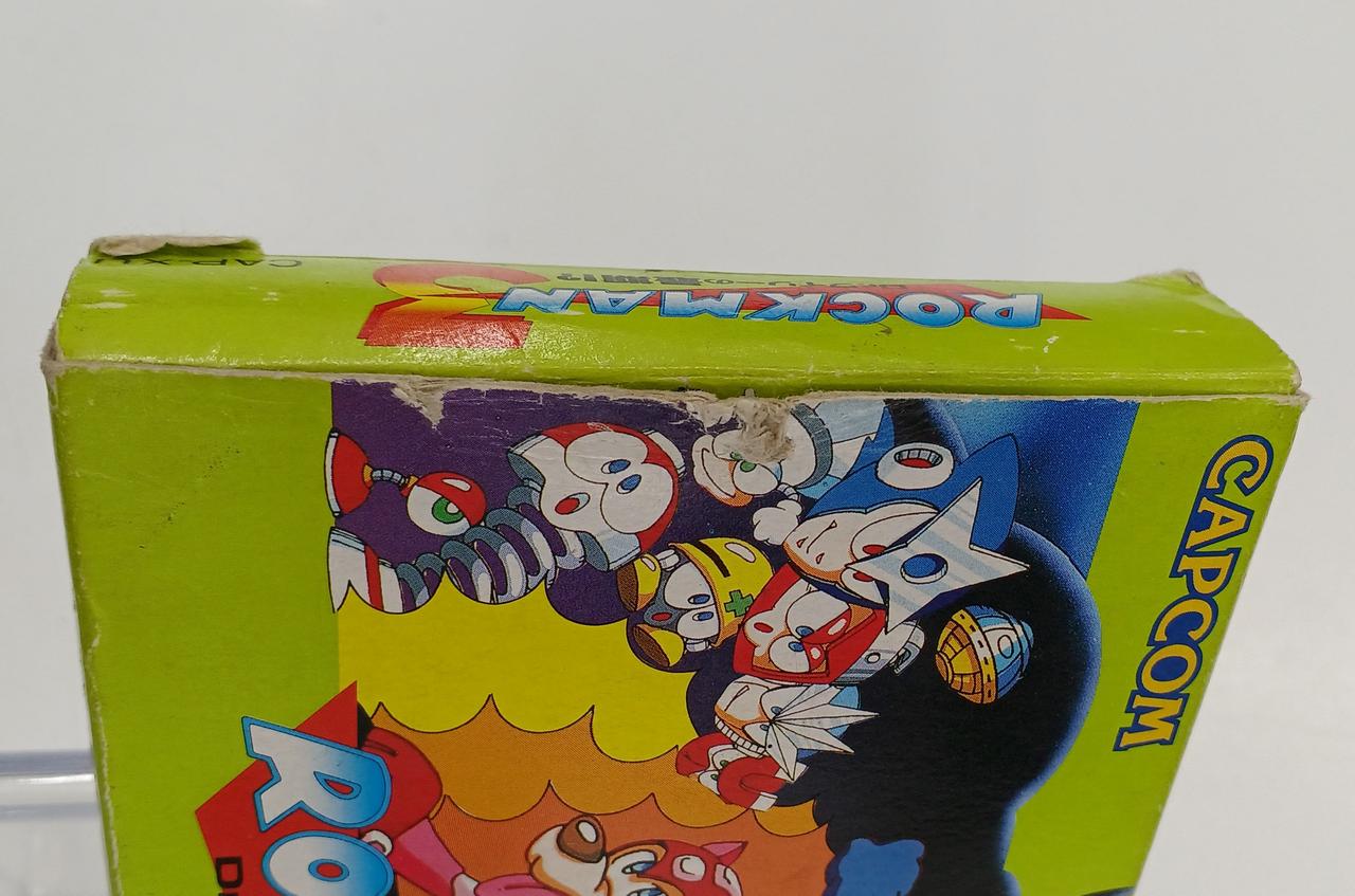 画面中央に傷みがあります。