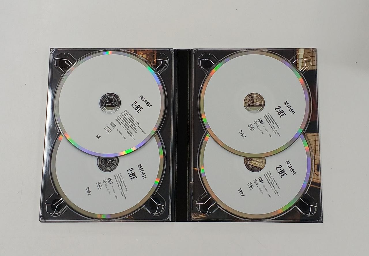 CD１枚、DVD３枚です。