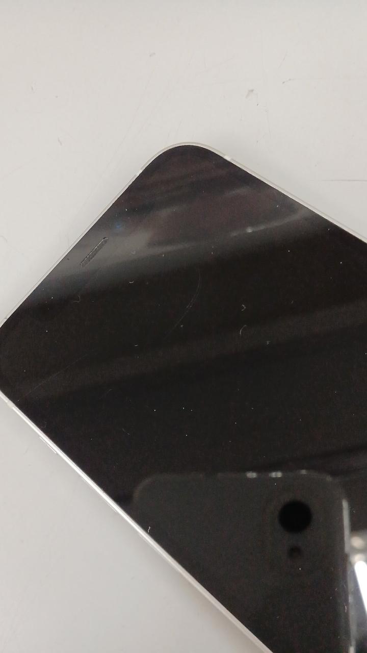 写りにくいですが細かなキズが多数あります