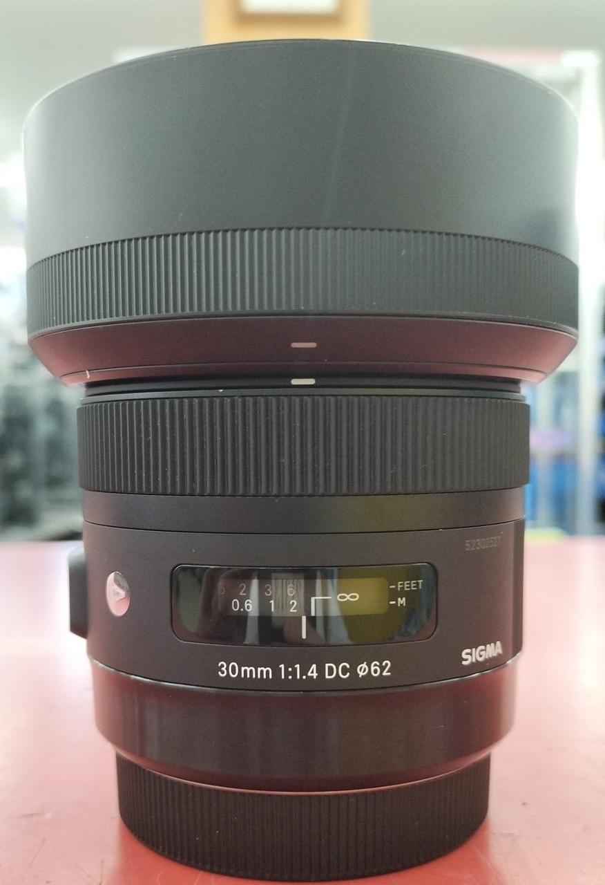 シグマ単焦点レンズ　キャノン用 シグマ、キヤノンRFマウント用F1.4単焦点レンズ4本の発売日を