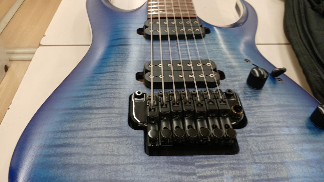 Jagard　Mockingbirdタイプ　エレキギター　　弦は新品に交換済み！ モッキンバード エレキギター B.C.Richのエレキギター