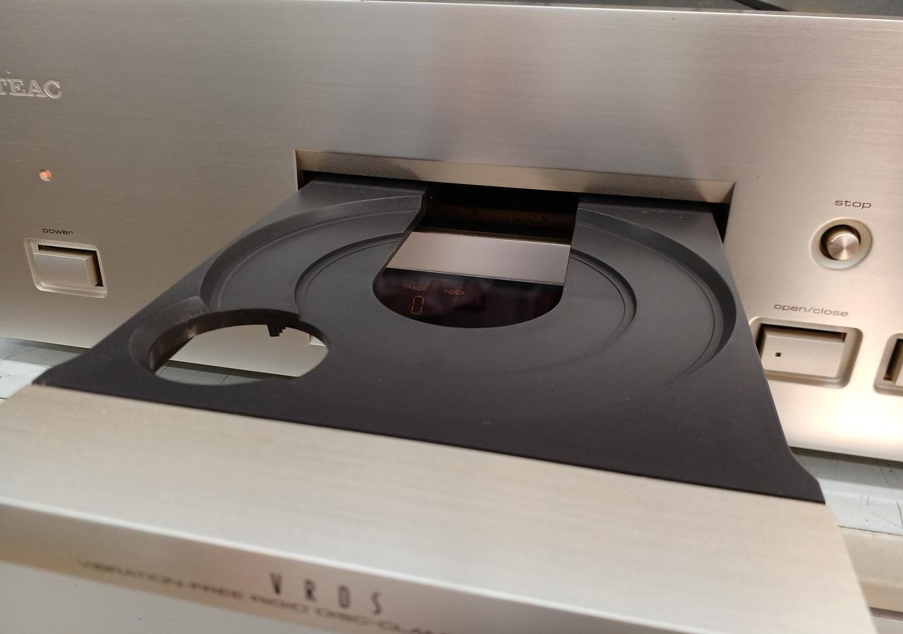 CDトレイ開けた状態です