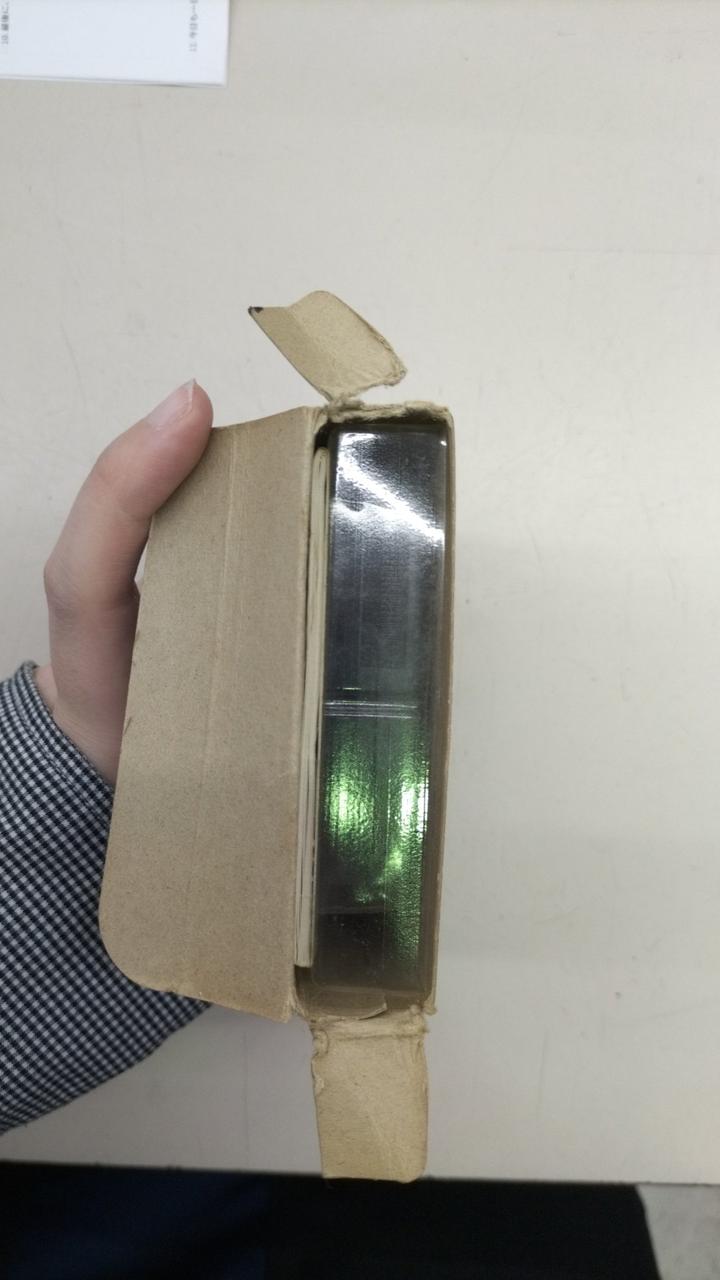 一部破損しています。