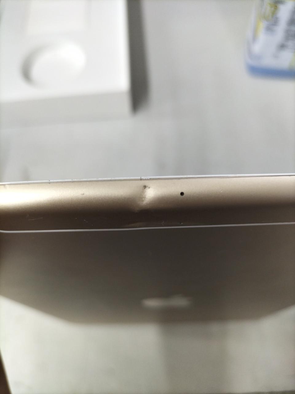 上部分凹みあり