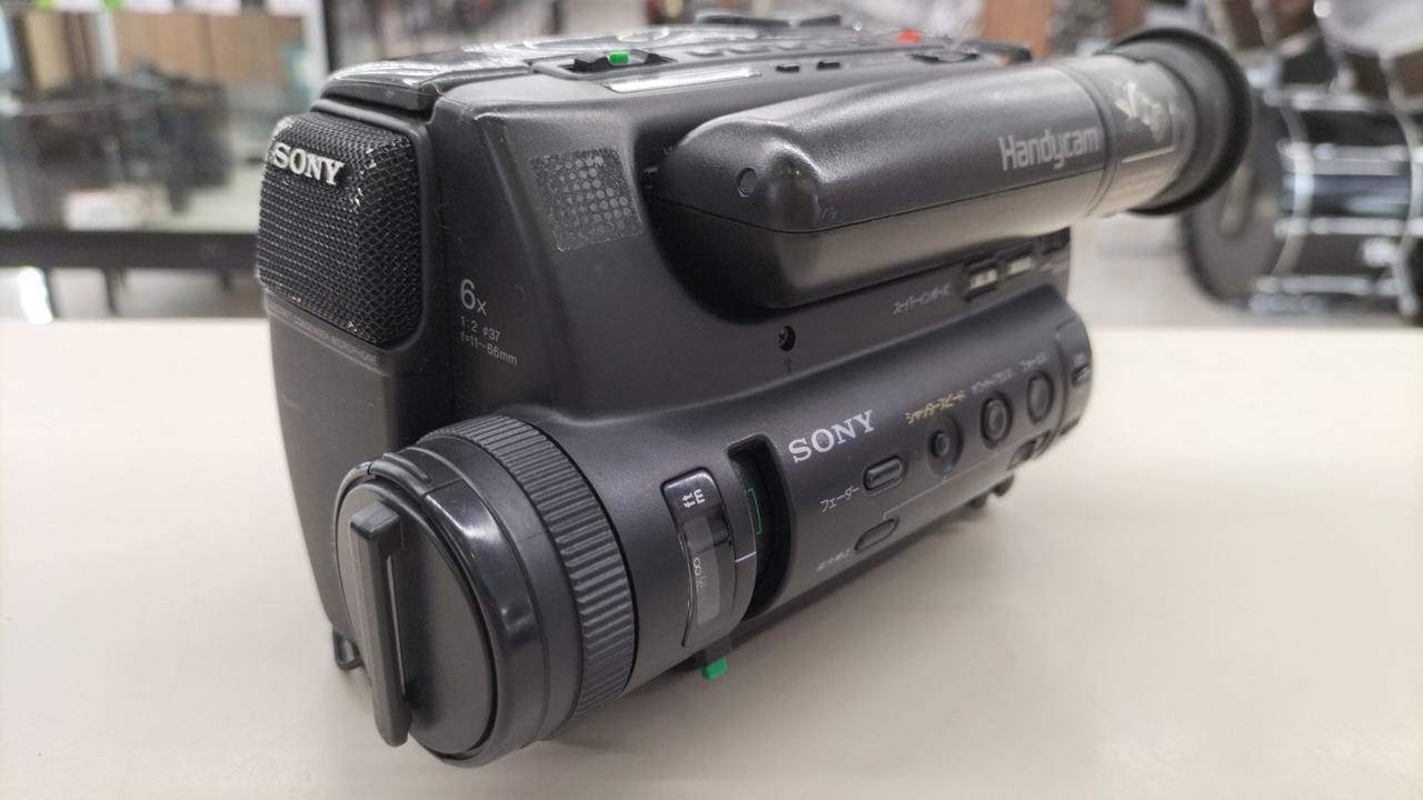 8ミリビデオカメラ　値下げ Amazon.co.jp: ソニー CCD-TRV80PK 8mmビデオカメラ(8mmビデオ
