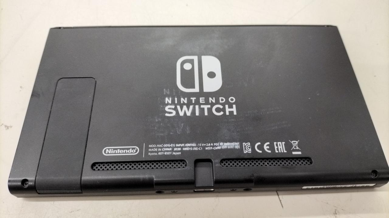 背面ヨゴレあり。