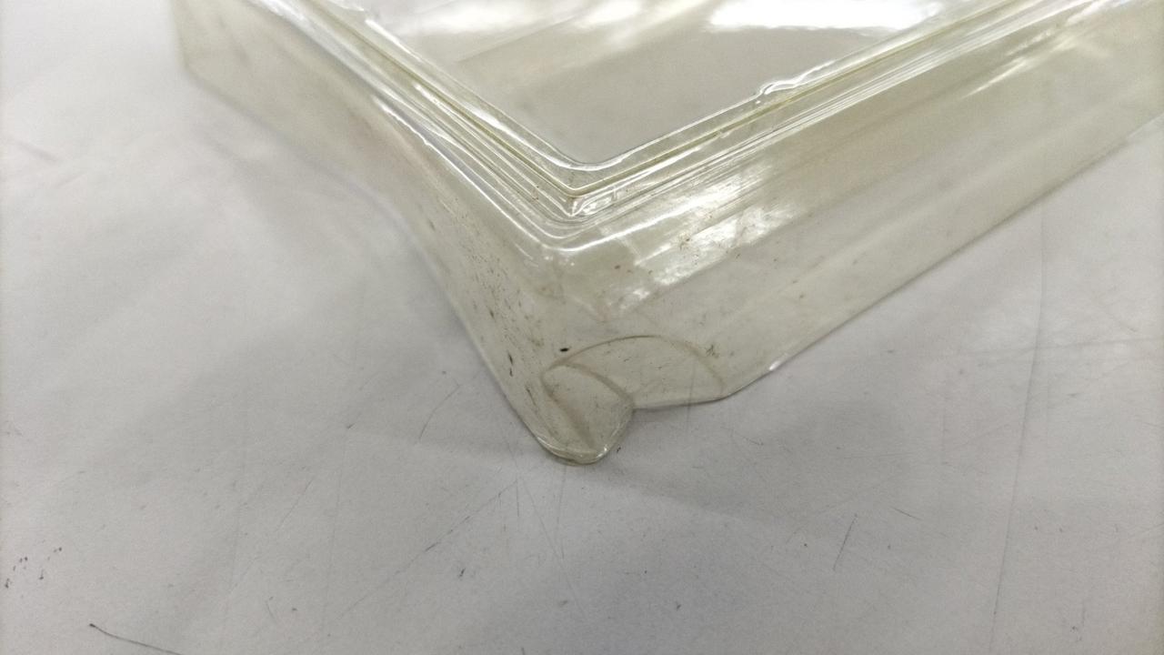 内箱折れ、全体的に黄ばみあり。