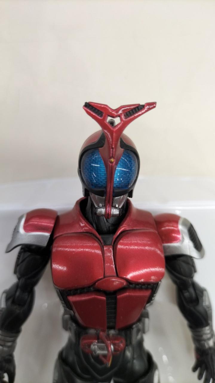 ツノ片方折れています