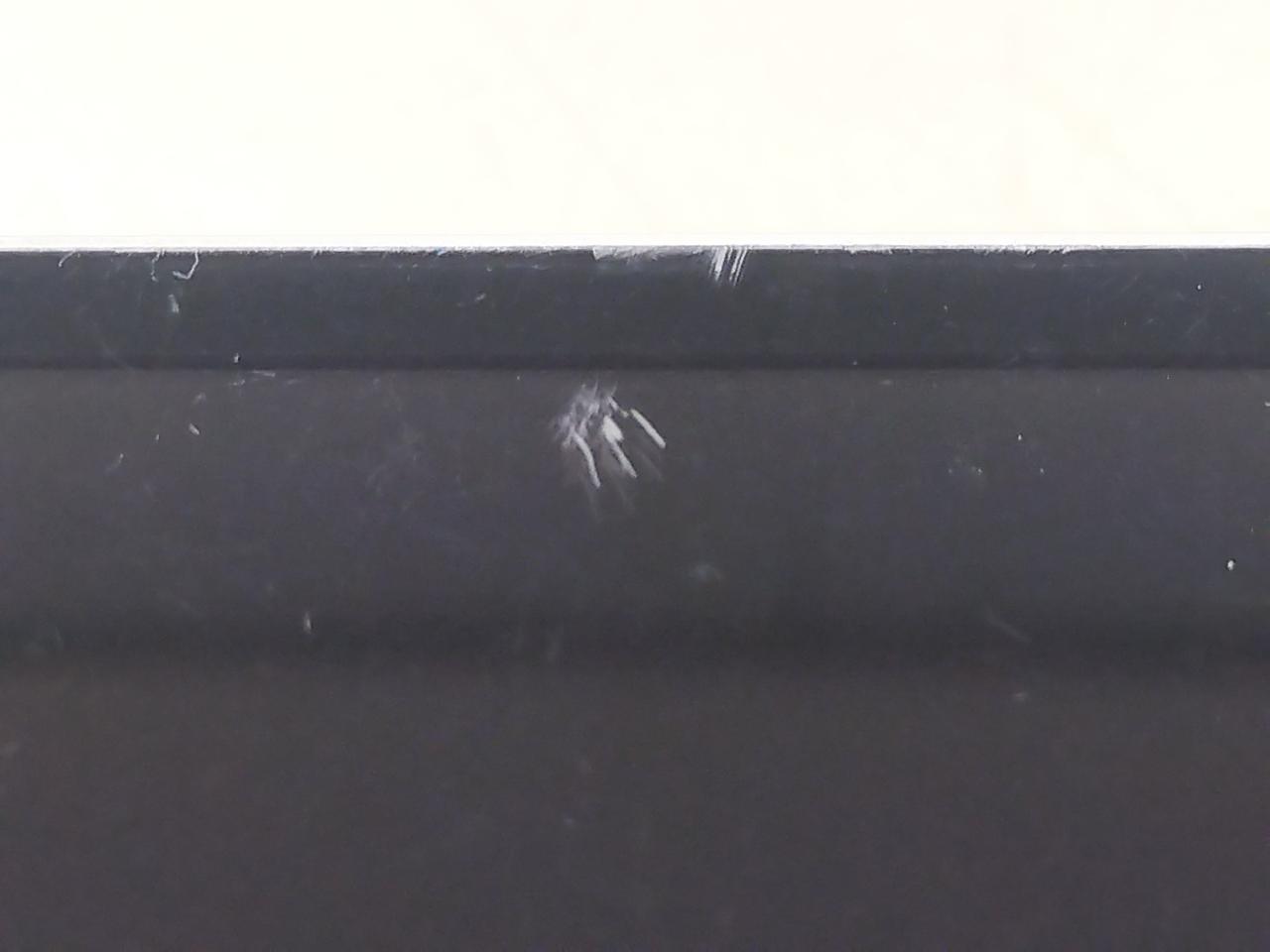 画面上多少のキズあり。