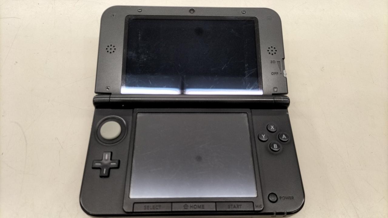 画面多少のキズあり。