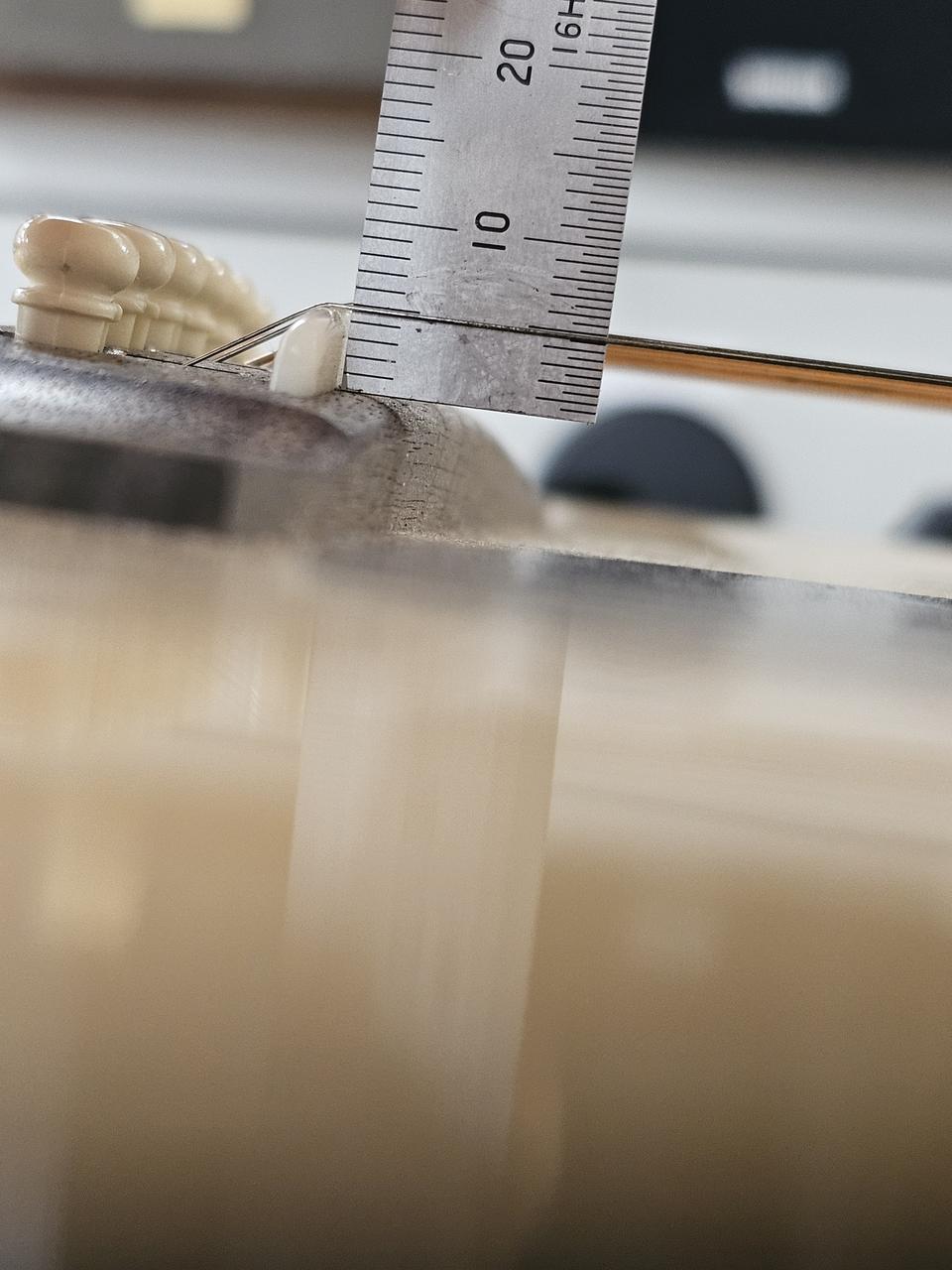 1弦サドル弦高約4.5mm