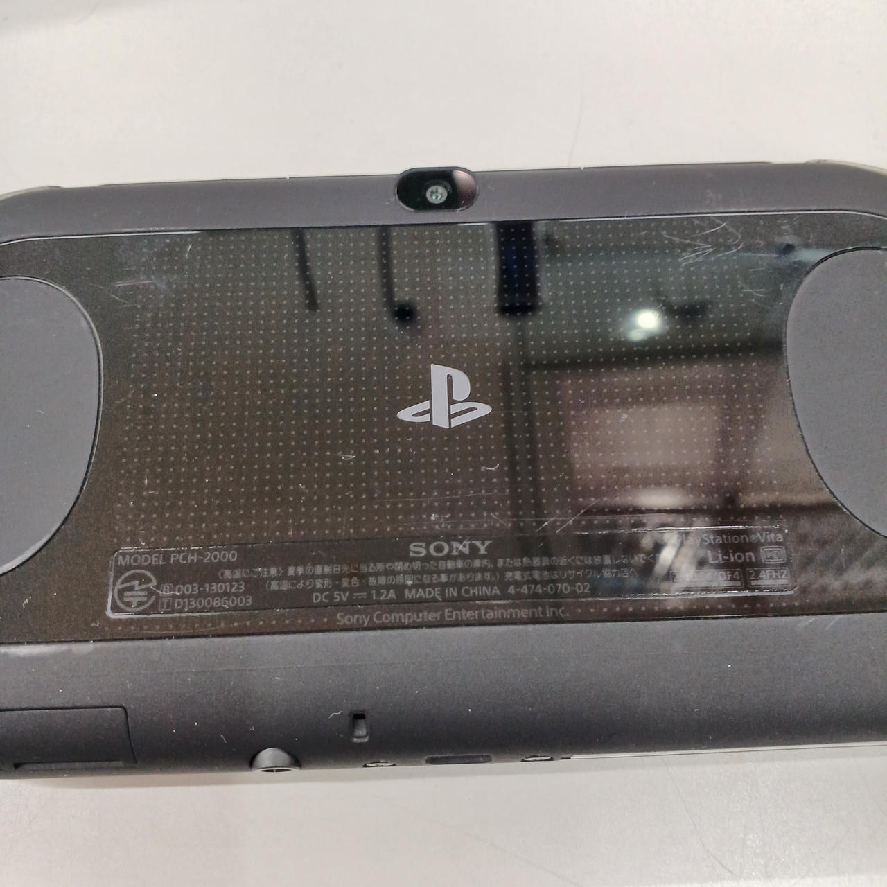 ボディ裏面キズあります。