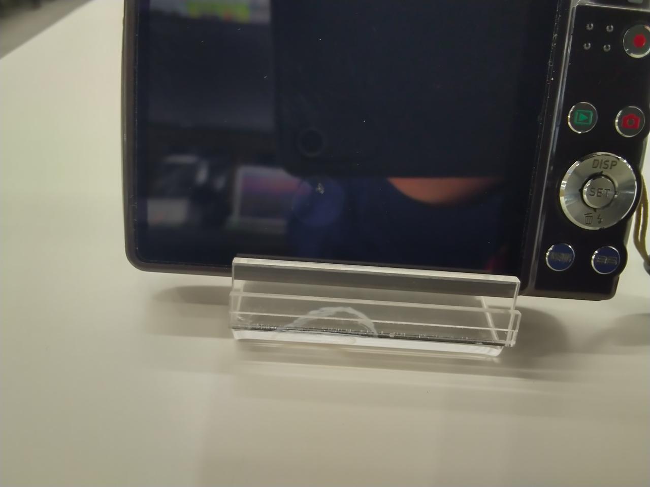 液晶フィルム真ん中気泡入り込みあり