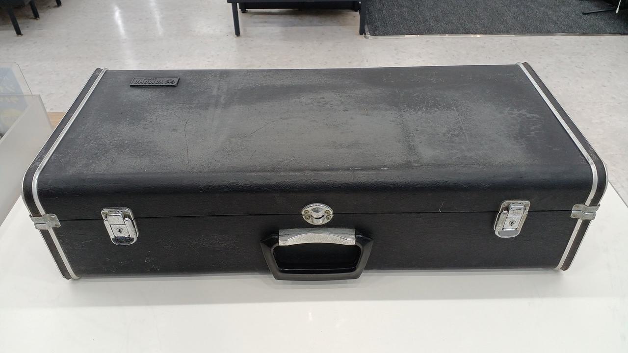 ケースに直接緩衝材を巻いて発送いたします