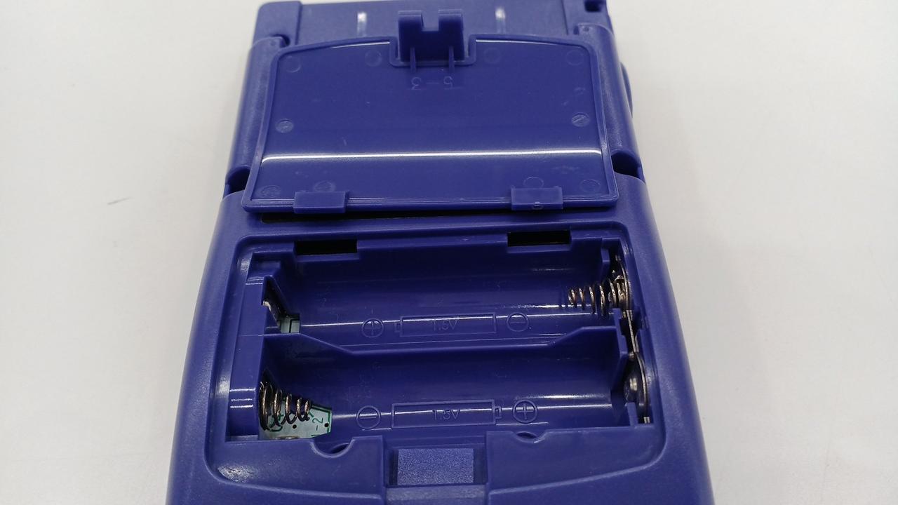 電池蓋に汚れあります。