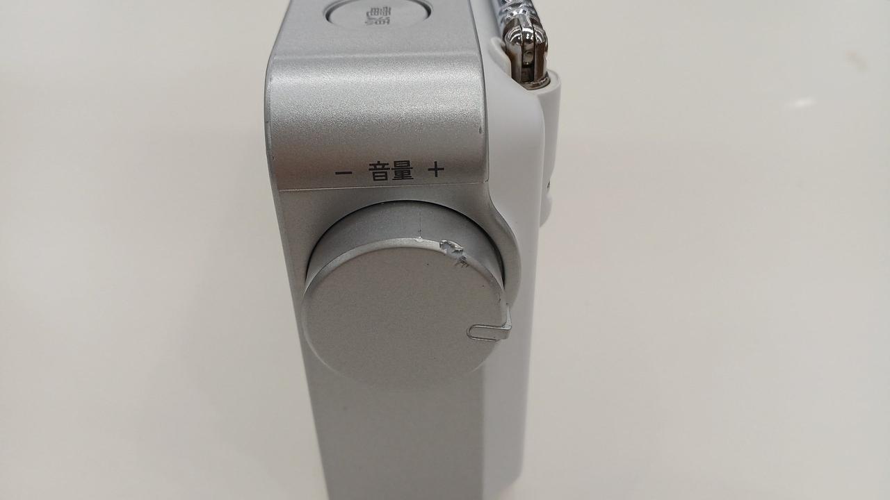 ボリームボタンに欠けあります。