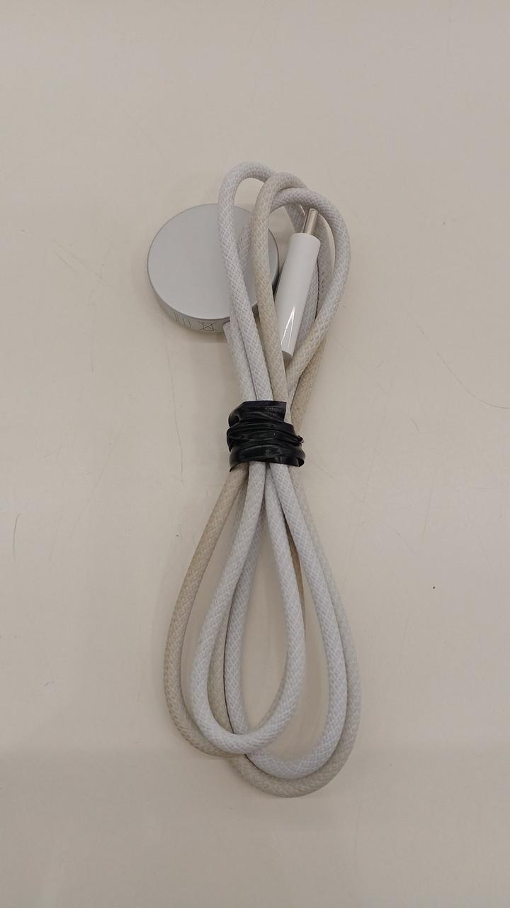 電源ケーブル黄ばみあり。