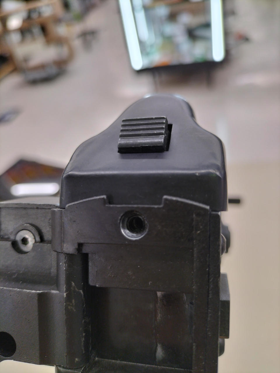 ストック基部のネジ欠品です