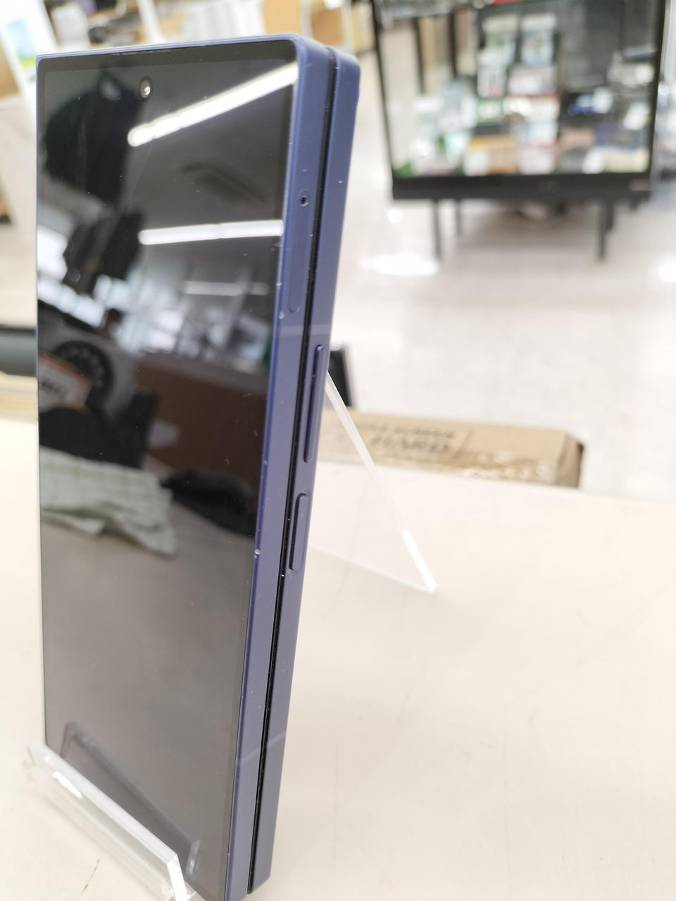 フチに打痕あります