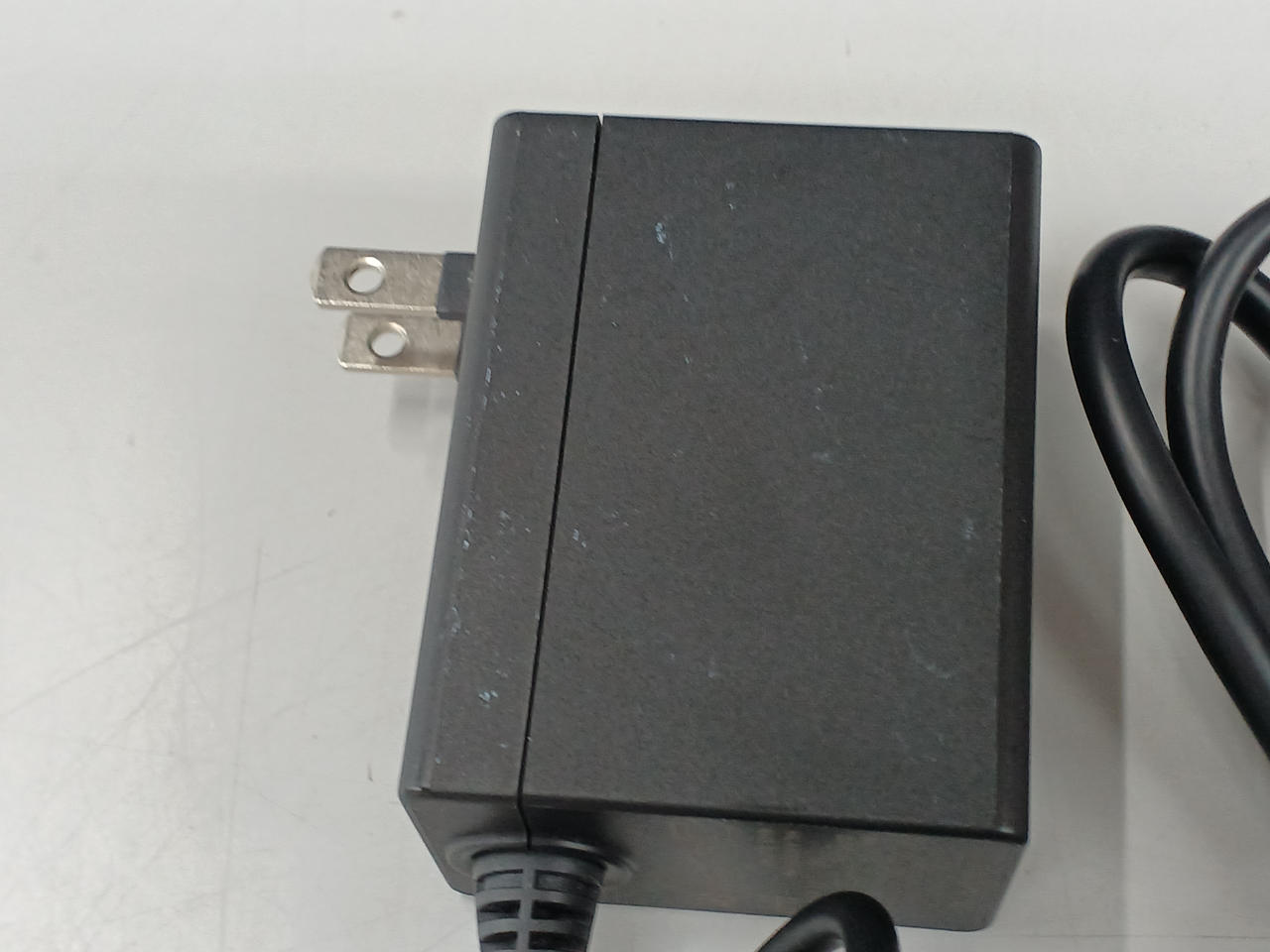 ※ACアダプタにキズ有