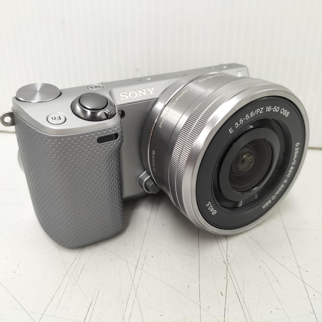 超美品 Sony NEX-5 ミラーレスデジタルカメラボディ シルバー ソニー Amazon | NEX-5R シルバー ボディ | ソニー(SONY) | ミラーレス一眼