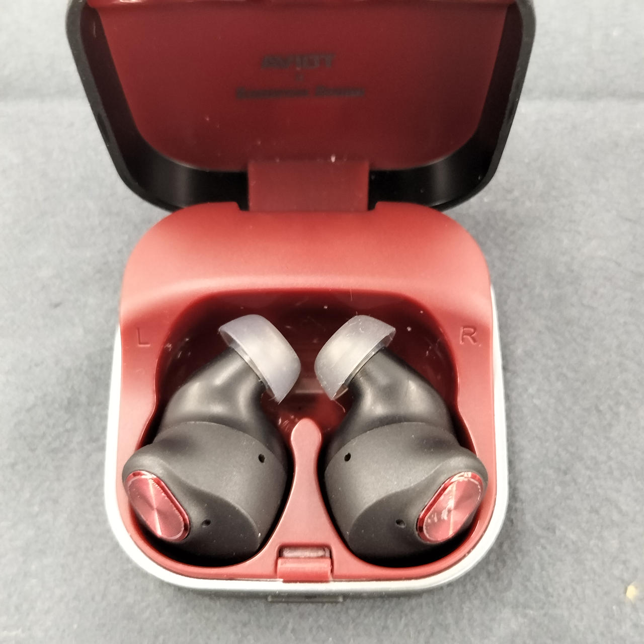 にじさんじ ローレン・イロアス ワイヤレスイヤホン AVIOT にじさんじ