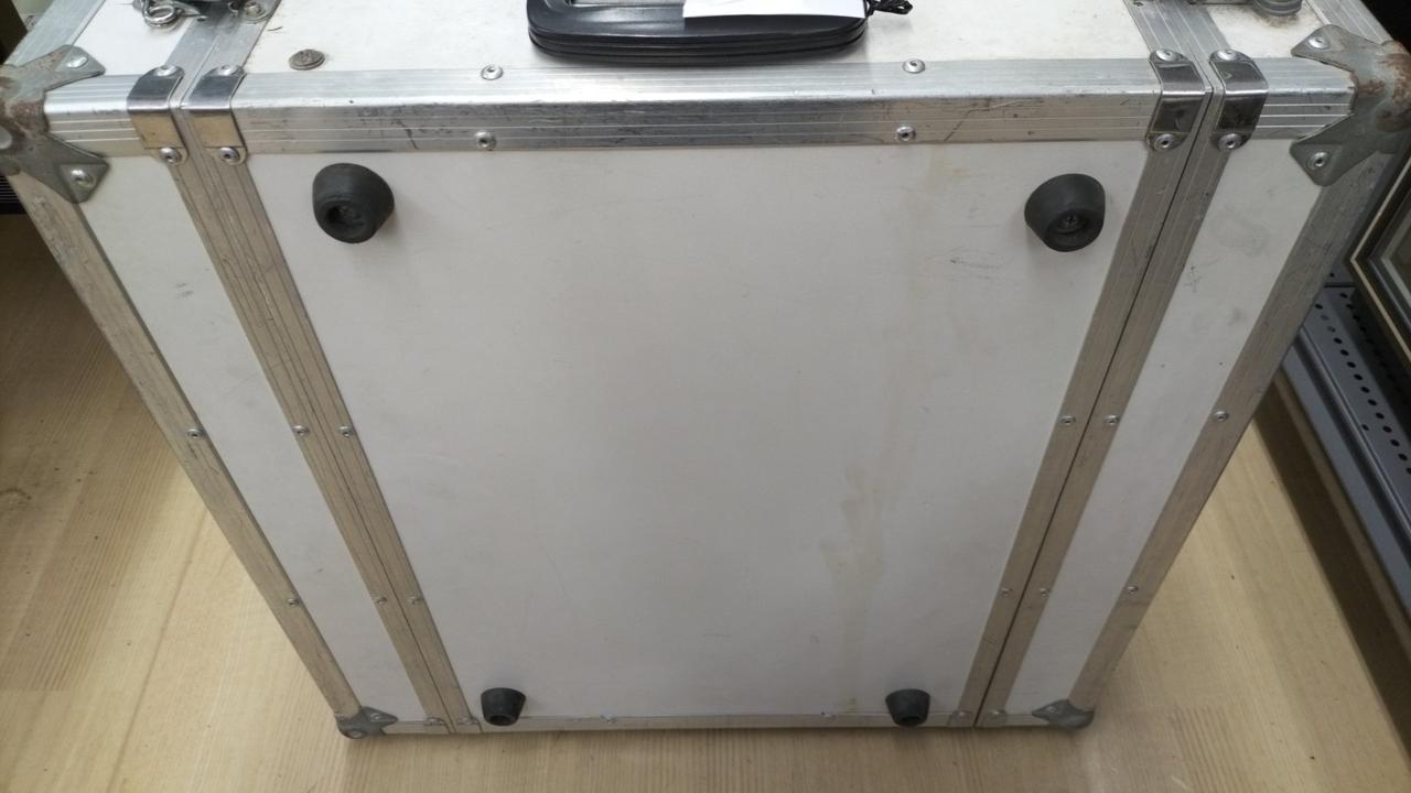 専用ハードケース付属