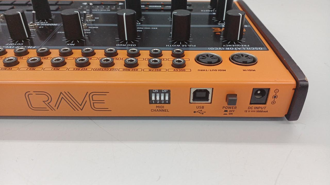 BEHRINGER ミキサー　＋おまけ p13140.jpg