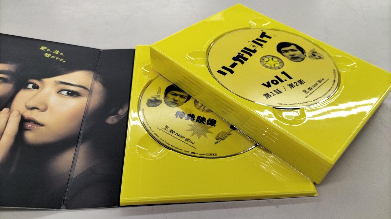 ケース粘着弱くなって取れてます