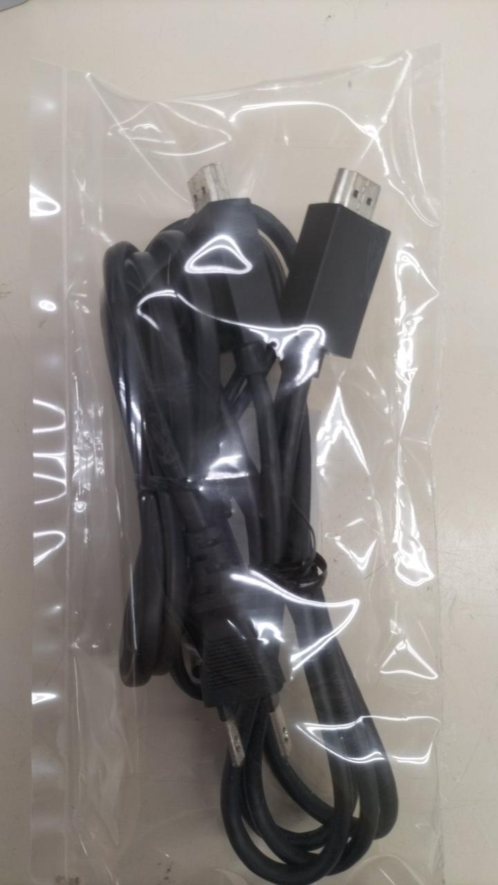 付属品　ケーブル、電源ケーブルのみ