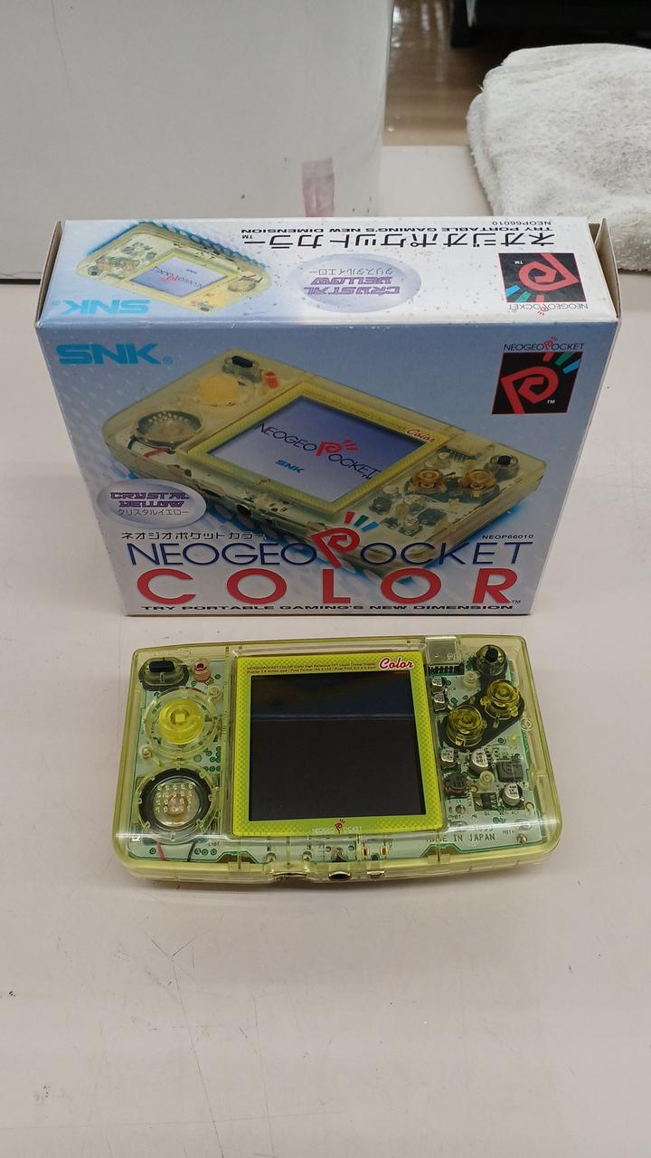 ネオジオポケットカラー本体クリスタルイエロー　専用ポーチ付き　やや難あり　SNK NEWネオジオポケットカラーにひとめ惚れ。SNK携帯ゲーム機 - きんぐ