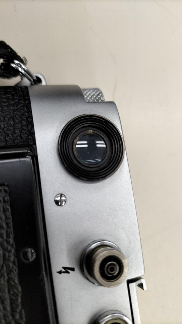 ファインダー周り汚れあり。