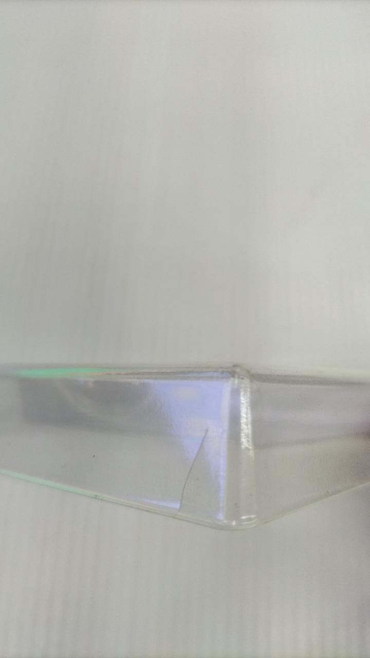 プラ内箱亀裂あり。
