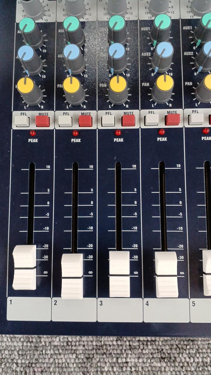 Soundcraft EPM 6 アナログミキサー 6チャンネル Soundcraft EPM